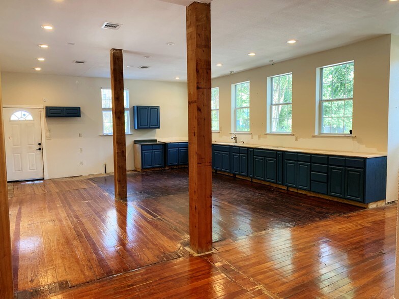 More Photos Of 127 Lewis St, San Antonio Office For Sale