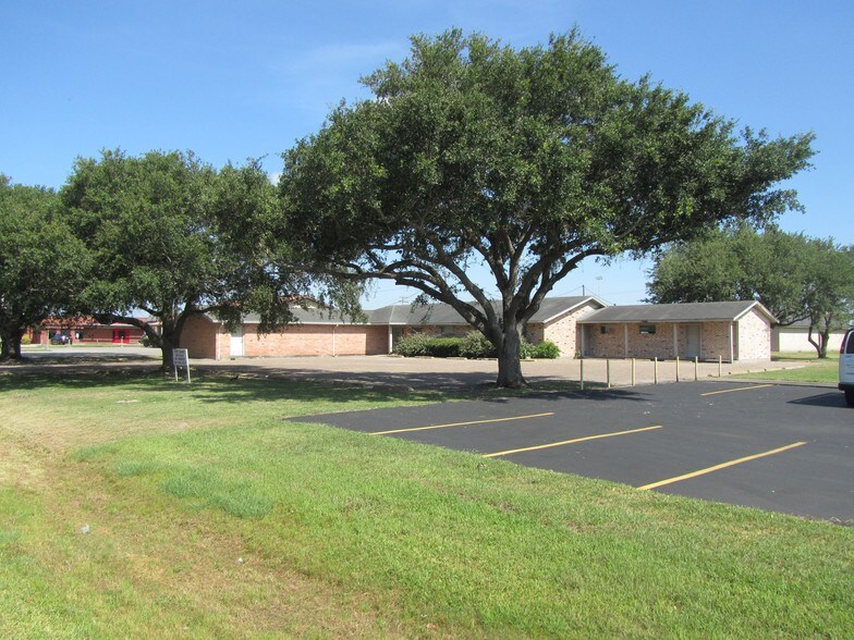 More Photos Of 1133 E Sinton St, Sinton Office For Sale