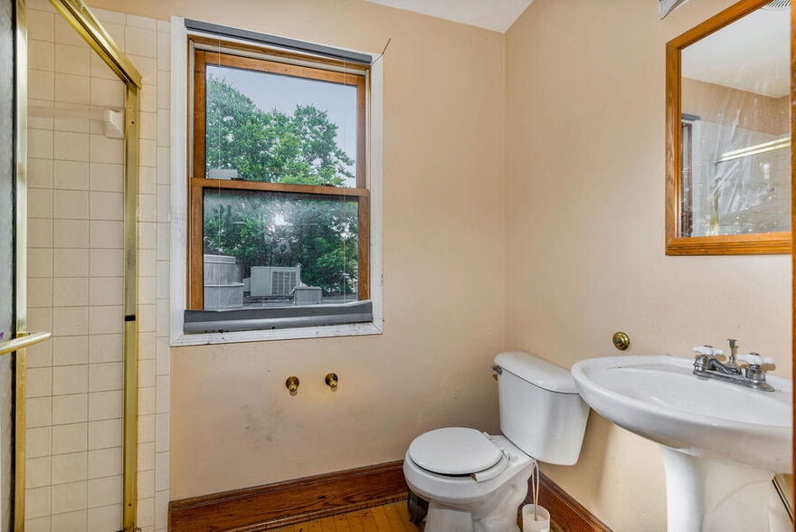 More Photos Of 4034 Hamilton Ave, Cincinnati Storefront Retail Office For Sale