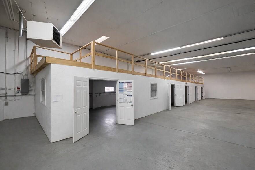 More Photos Of 407 Meco Dr, Wilmington Warehouse For Lease