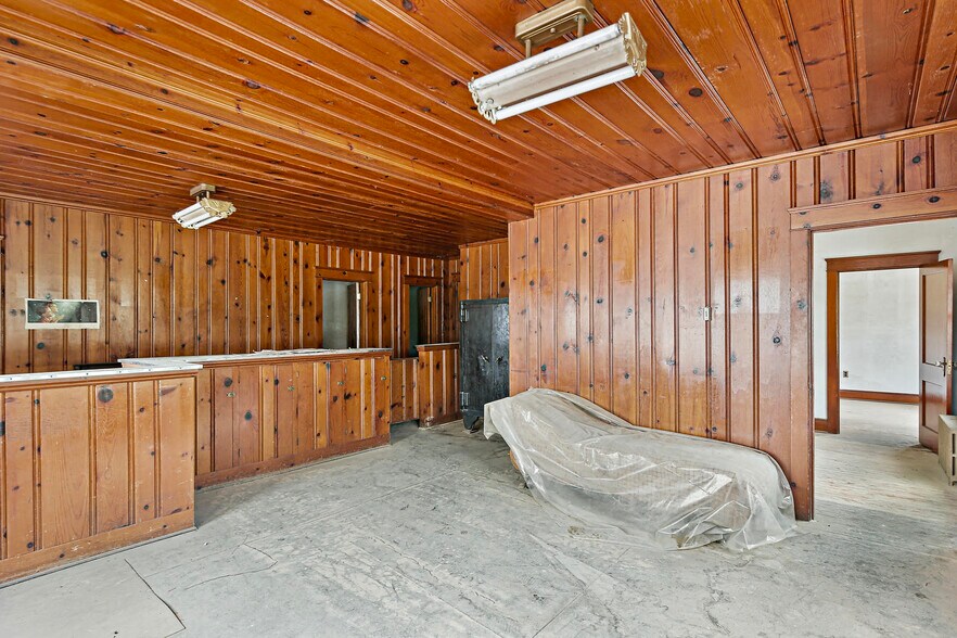 More Photos Of 8106 Intersection Rd, Glen Rock Warehouse For Lease