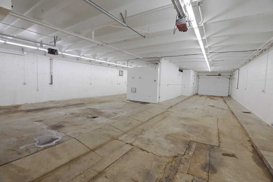 More Photos Of 921 Broad St, Wadsworth Auto Repair For Sale