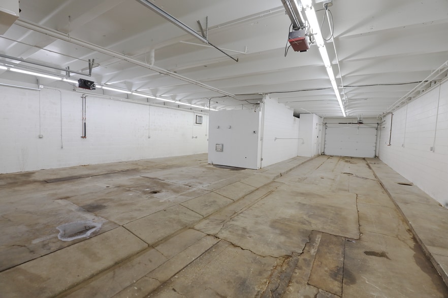 More Photos Of 921 Broad St, Wadsworth Auto Repair For Sale