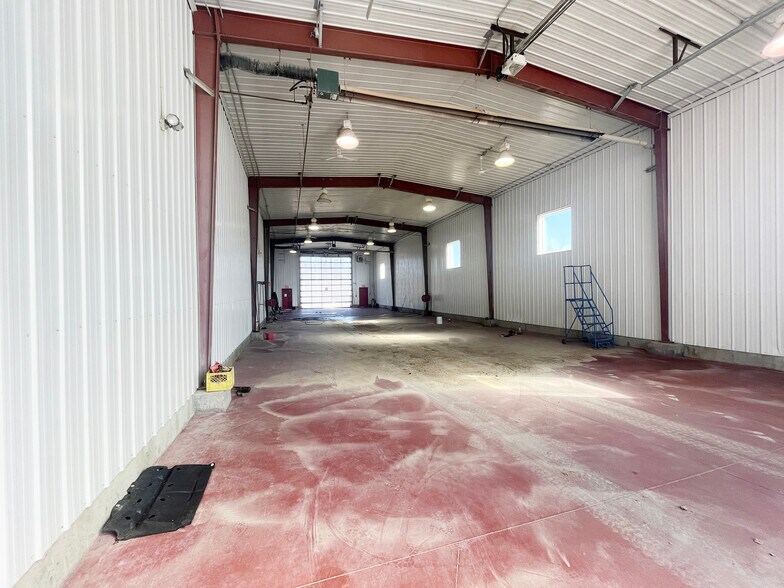 More Photos Of 5114 North Ave, Swan Hills Service For Sale