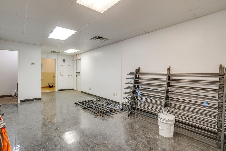 More Photos Of 5801 Curzon Ave, Fort Worth General Retail For Lease