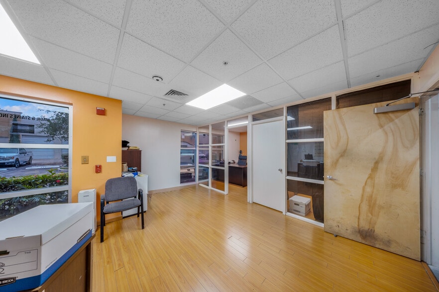 More Photos Of 2051 NW 112th Ave, Doral Showroom For Sale
