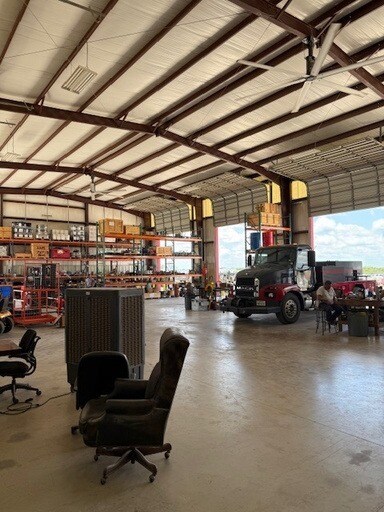 More Photos Of 4792 CR 430, Pleasanton Warehouse For Lease