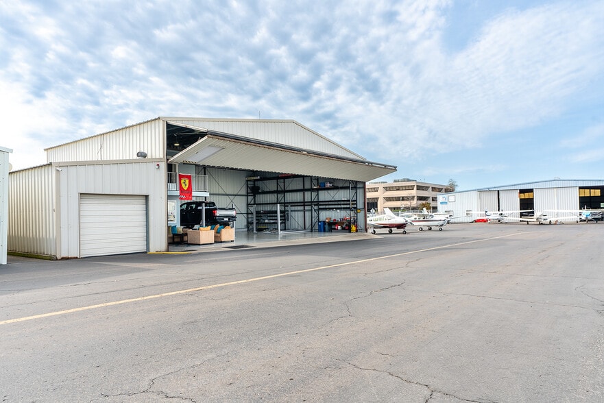 More Photos Of 8626 Gibbs Dr, San Diego Airplane Hangar For Sale