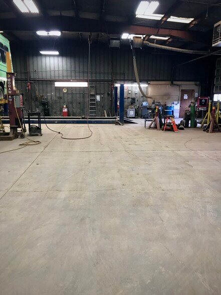 More Photos Of 21 Squires St, Cortland Warehouse For Lease