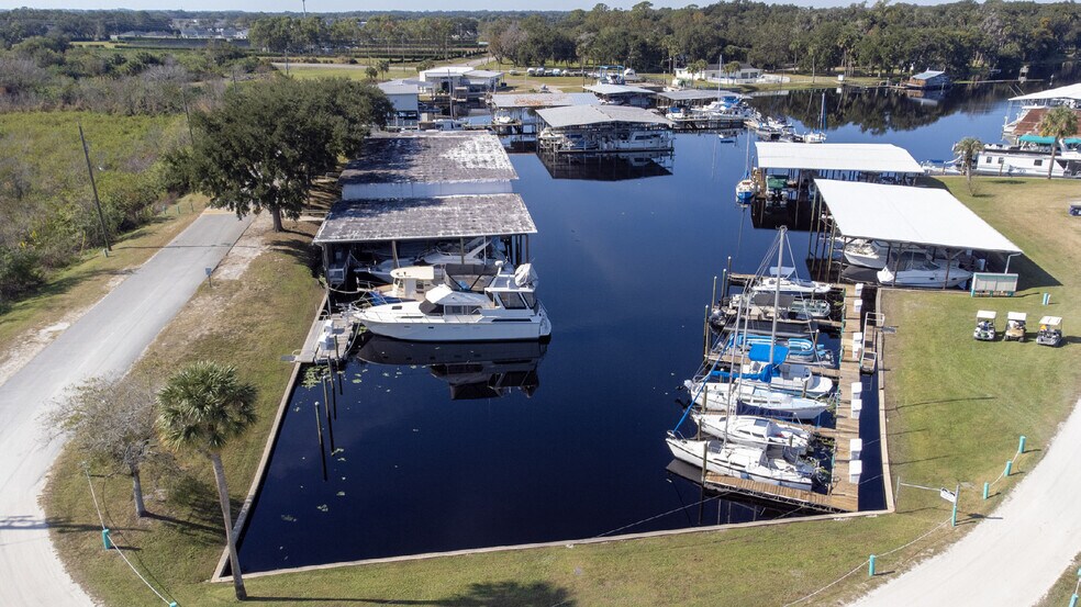 More Photos Of 3900 Peninsula Pt, Sanford Marina For Sale