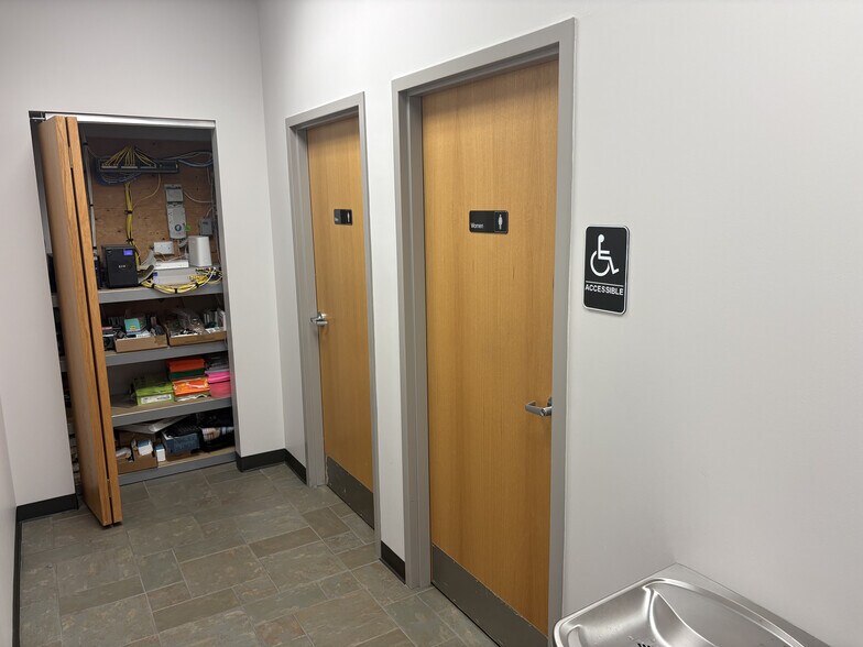 More Photos Of 920-926 Hemsath Rd, Saint Charles Warehouse For Sale