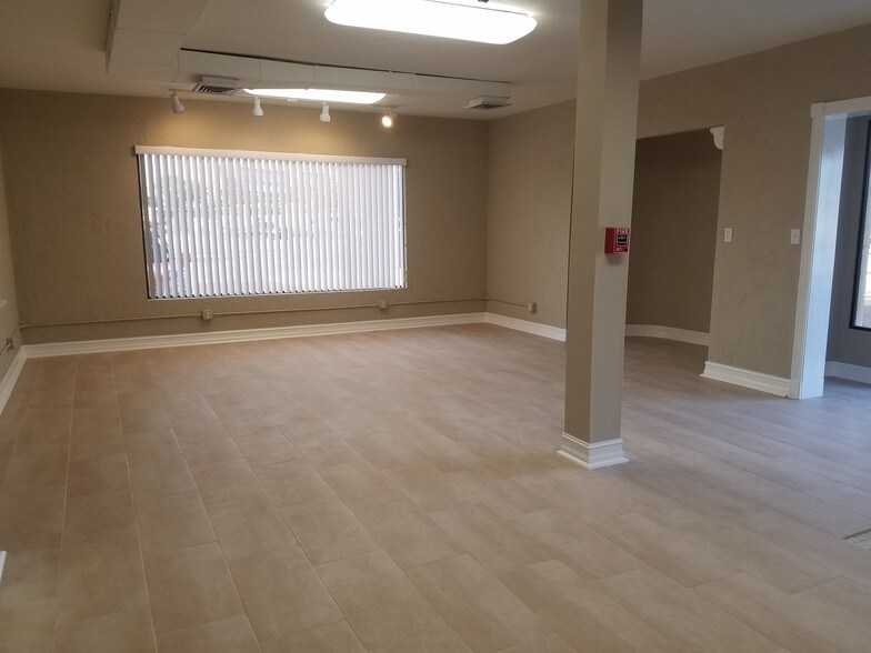 More Photos Of 7910 N Tamiami Trl, Sarasota Office For Lease