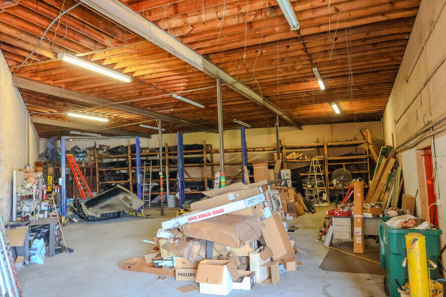 More Photos Of 2712 Owen Dr, Fayetteville Flex For Lease