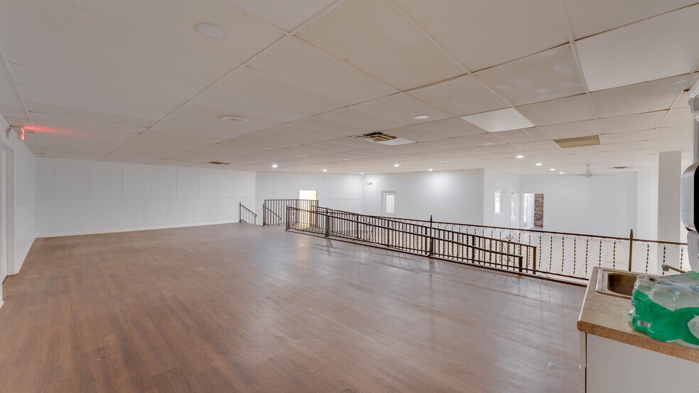 More Photos Of 615 N Main St, Moultrie Flex For Sale