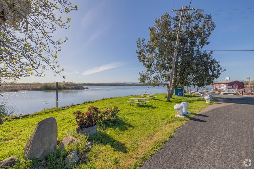 More Photos Of 7000 Holland Tract Rd, Brentwood Marina For Sale