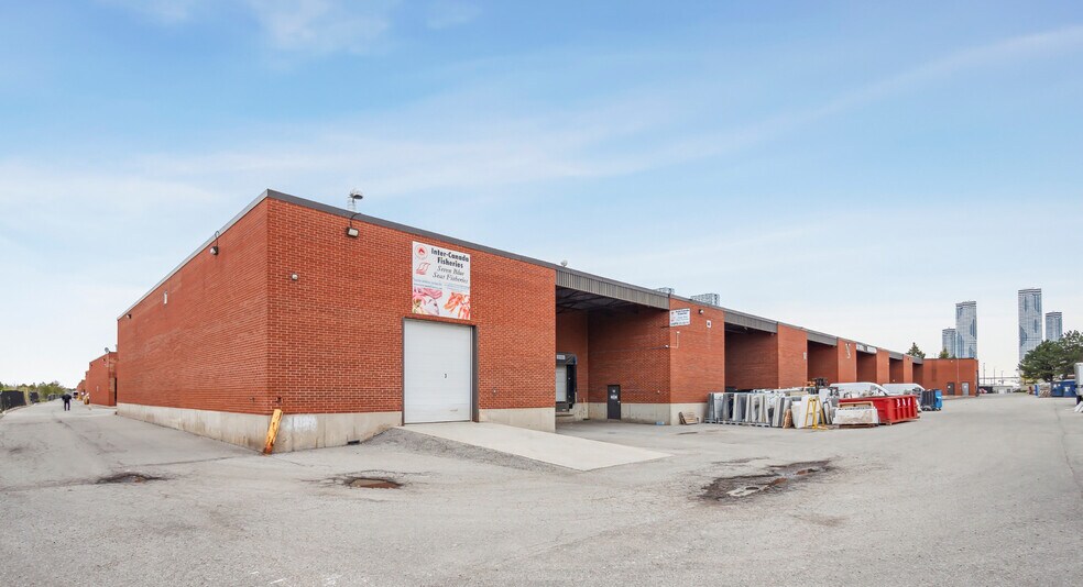 More Photos Of 270 Pennsylvania Ave, Vaughan Light Distribution For Lease