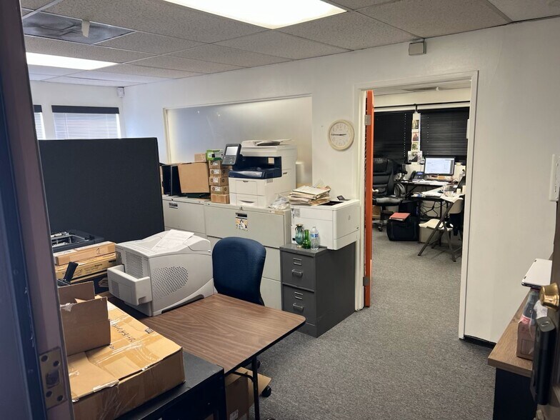 More Photos Of 209 W Alameda Ave, Burbank Loft Creative Space For Sale