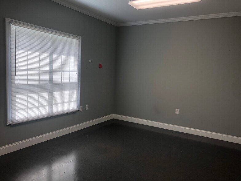 More Photos Of 110 Samaritan Dr, Cumming Medical For Sale