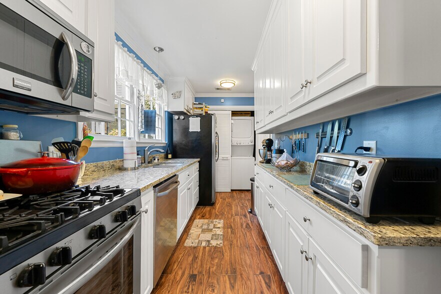 More Photos Of 132 E College St, Griffin Hospitality For Sale