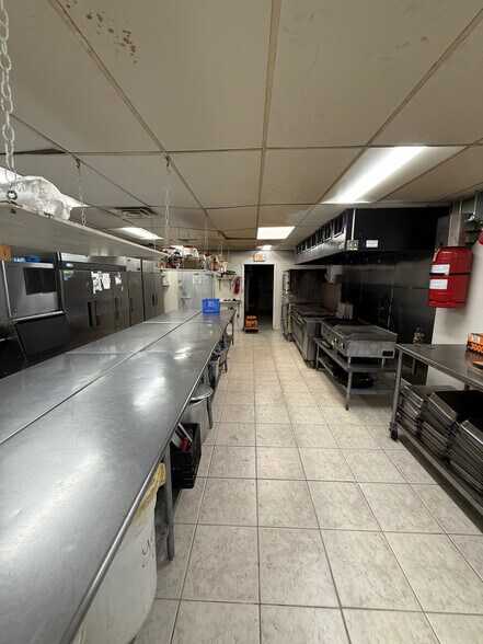 More Photos Of 7822-7860 Beechcraft Ave, Gaithersburg Light Manufacturing For Sale