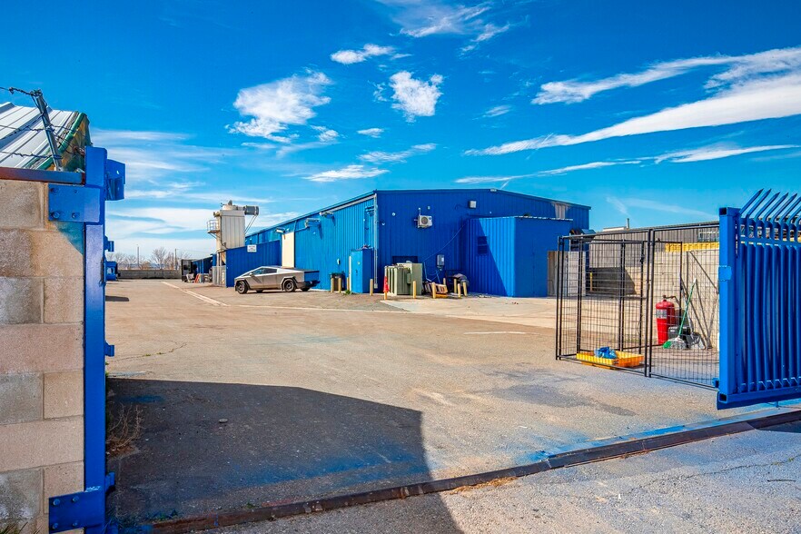 More Photos Of 42621 2nd St E, Lancaster Warehouse For Sale