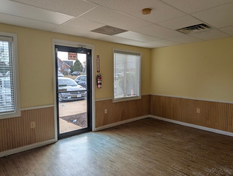 More Photos Of 9380 Forestwood Ln, Manassas Office For Lease