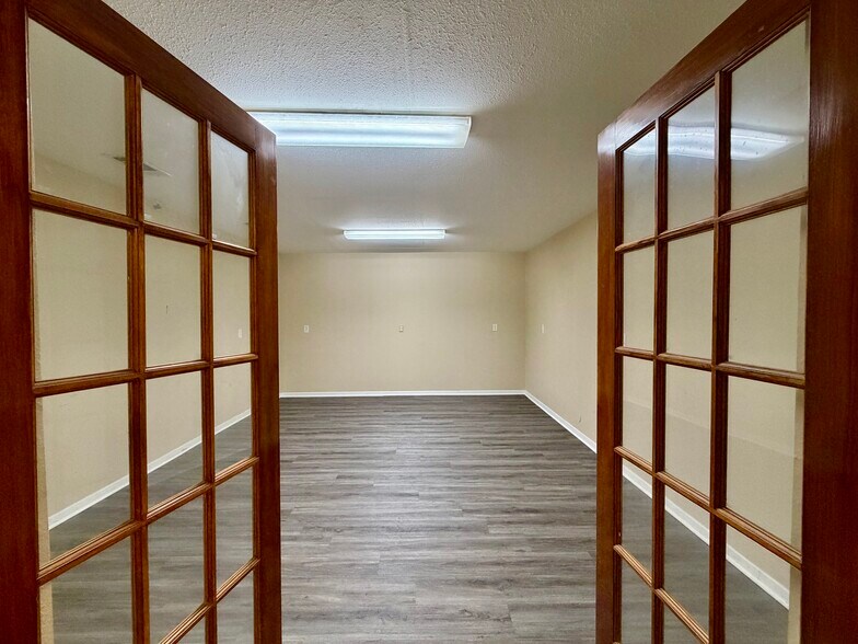 More Photos Of 8071 N McRaven Rd, Clinton Industrial For Sale