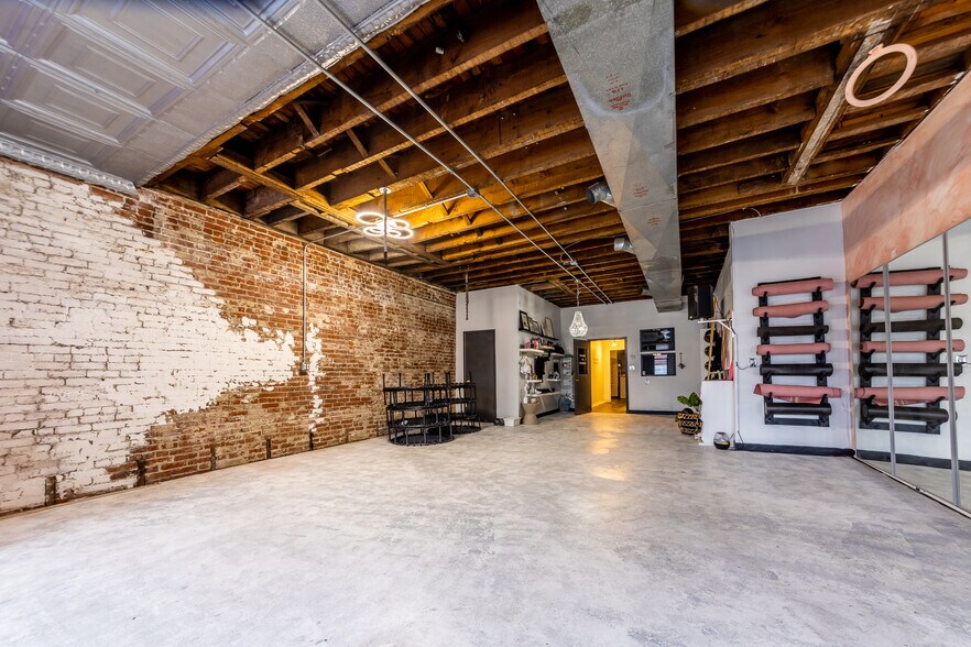 More Photos Of 827 E Warrington Ave, Pittsburgh Flex For Lease