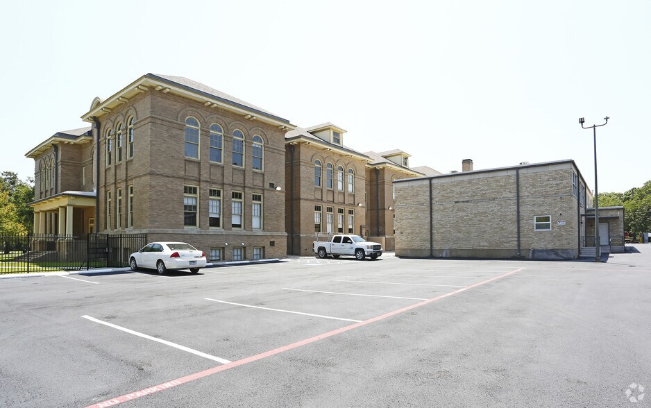 More Photos Of 401 N Carroll Ave, Dallas Apartments For Sale