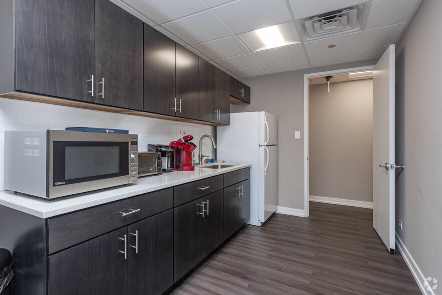 More Photos Of 180 N Michigan Ave, Chicago Office For Lease