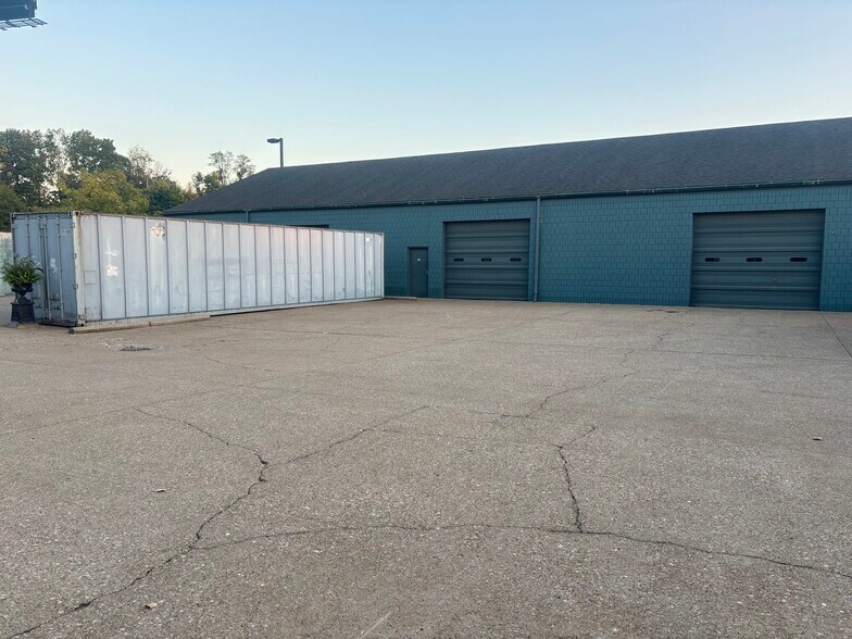 More Photos Of 326 E Bloom St, Louisville Warehouse For Sale