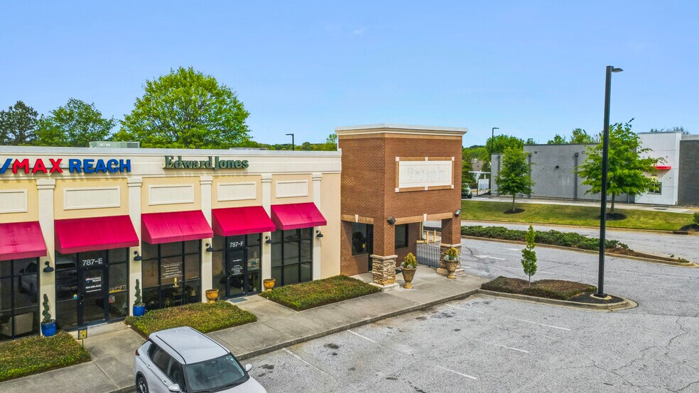 More Photos Of 787 E Butler Rd, Mauldin Health Club For Lease