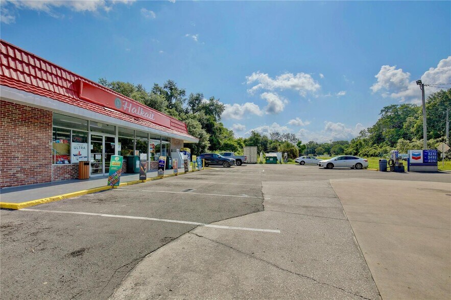 More Photos Of 2581 Sun Acres Blvd, Auburndale Convenience Store For Sale