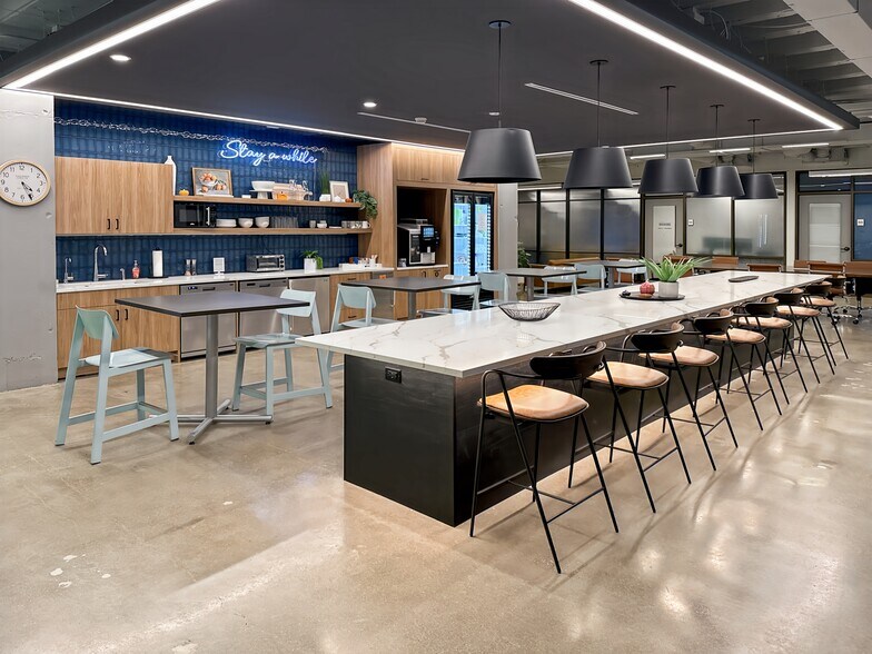 More Photos Of 222 S Prospect Ave, Park Ridge Coworking Space
