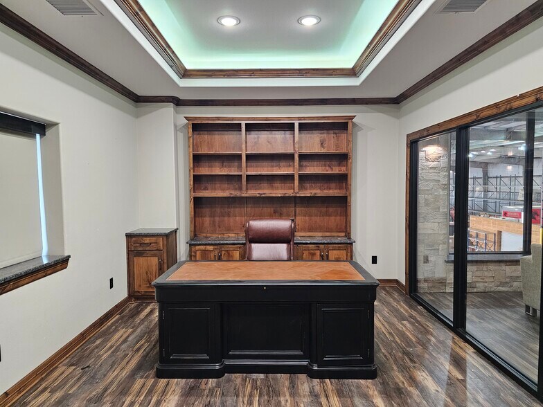 More Photos Of 4640 S Treadaway Blvd, Abilene Office For Lease