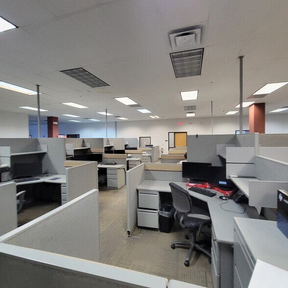 More Photos Of 20 Lawrence Bell Dr, Williamsville Medical For Lease