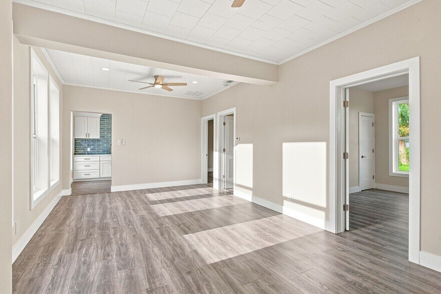 More Photos Of 112 E Martin Luther King Jr Dr, Tarpon Springs Office For Sale