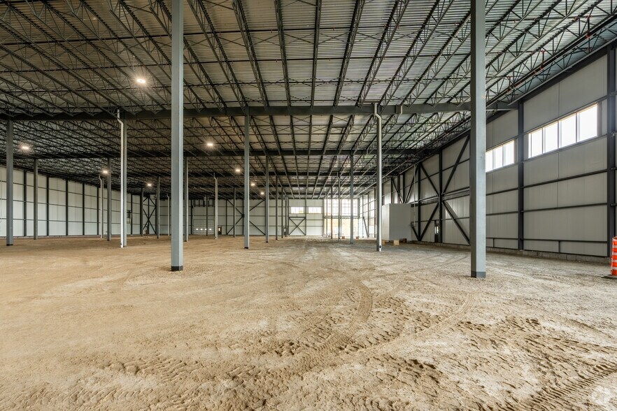 More Photos Of 8100 Rue Armand-Viau, Québec Industrial For Lease