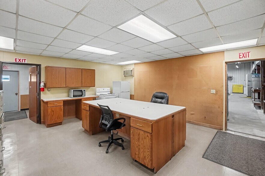 More Photos Of 1230 Locust St, Fremont Manufacturing For Lease