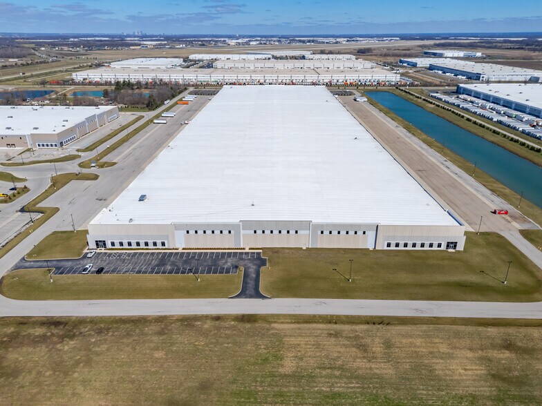 More Photos Of 3780 Tradeport Ct, Lockbourne Distribution For Lease