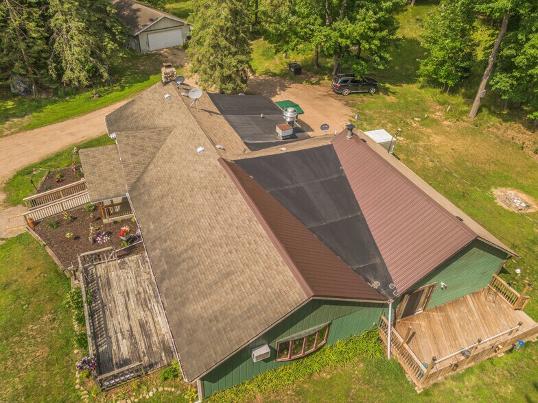 More Photos Of 216 S Shore Dr, Pickerel Restaurant For Sale
