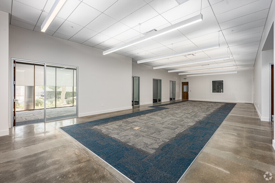 More Photos Of 1175 Aviation Pl, San Fernando Manufacturing For Lease