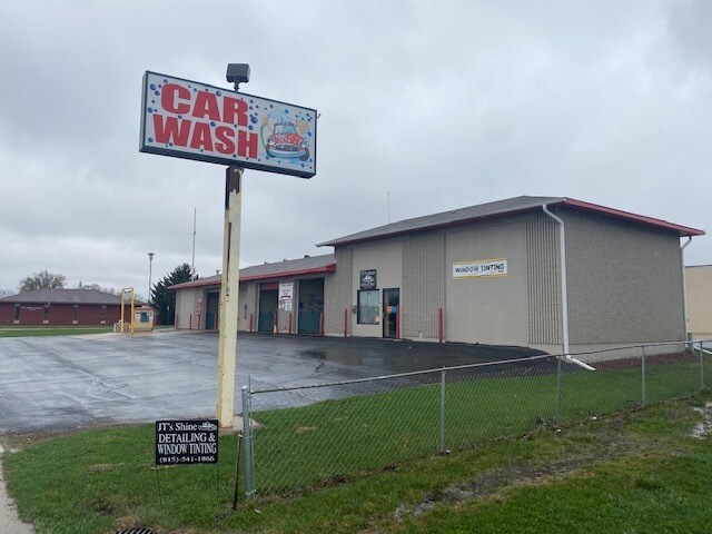 More Photos Of 1025 W 4th St, Monroe Carwash For Sale