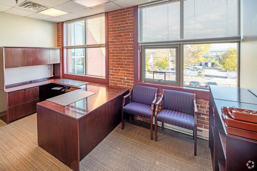 More Photos Of 45 Willard Ave, Providence Medical For Sale