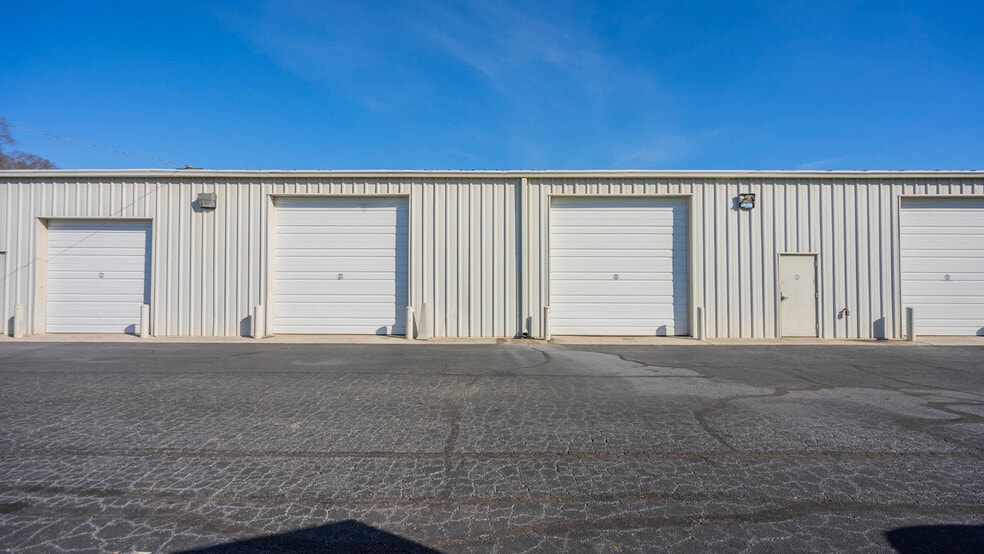 More Photos Of 12927 Plaza Dr, Richmond Light Manufacturing For Lease