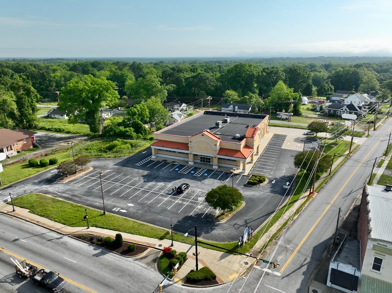 More Photos Of 121 N Main St, Woodruff Drugstore For Sale