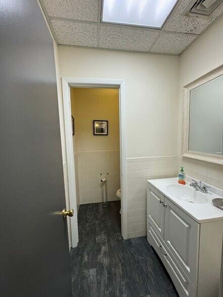 More Photos Of 180 Old Tappan Rd, Old Tappan Medical For Sale