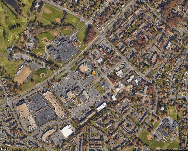 More Photos Of 107 Free Ct, Sterling Bank For Lease