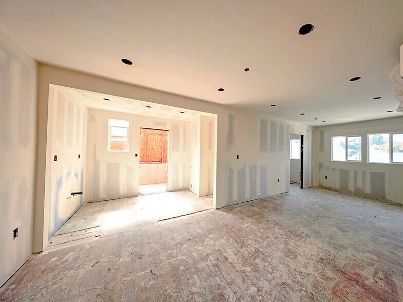 More Photos Of 14426 Friar St, Van Nuys Storefront For Sale