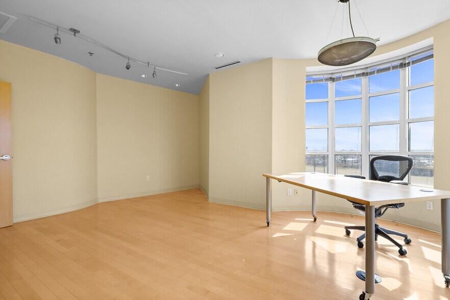 More Photos Of 200 City Hill Dr, London Medical For Sale